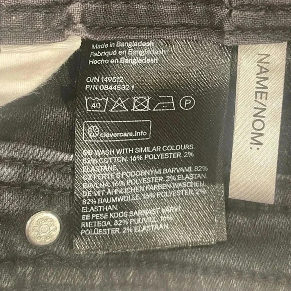 H&M Juniors Black-Washed Button-Up Twill Skater Skirt.
Size 8-9Y - Picture 3 of 4